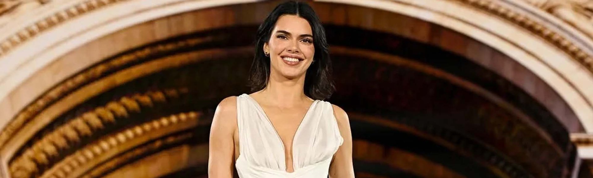 Kendal Jenner di panggung Le Défilé L’Oréal Paris menginspirasi tren makeup paris fashion week