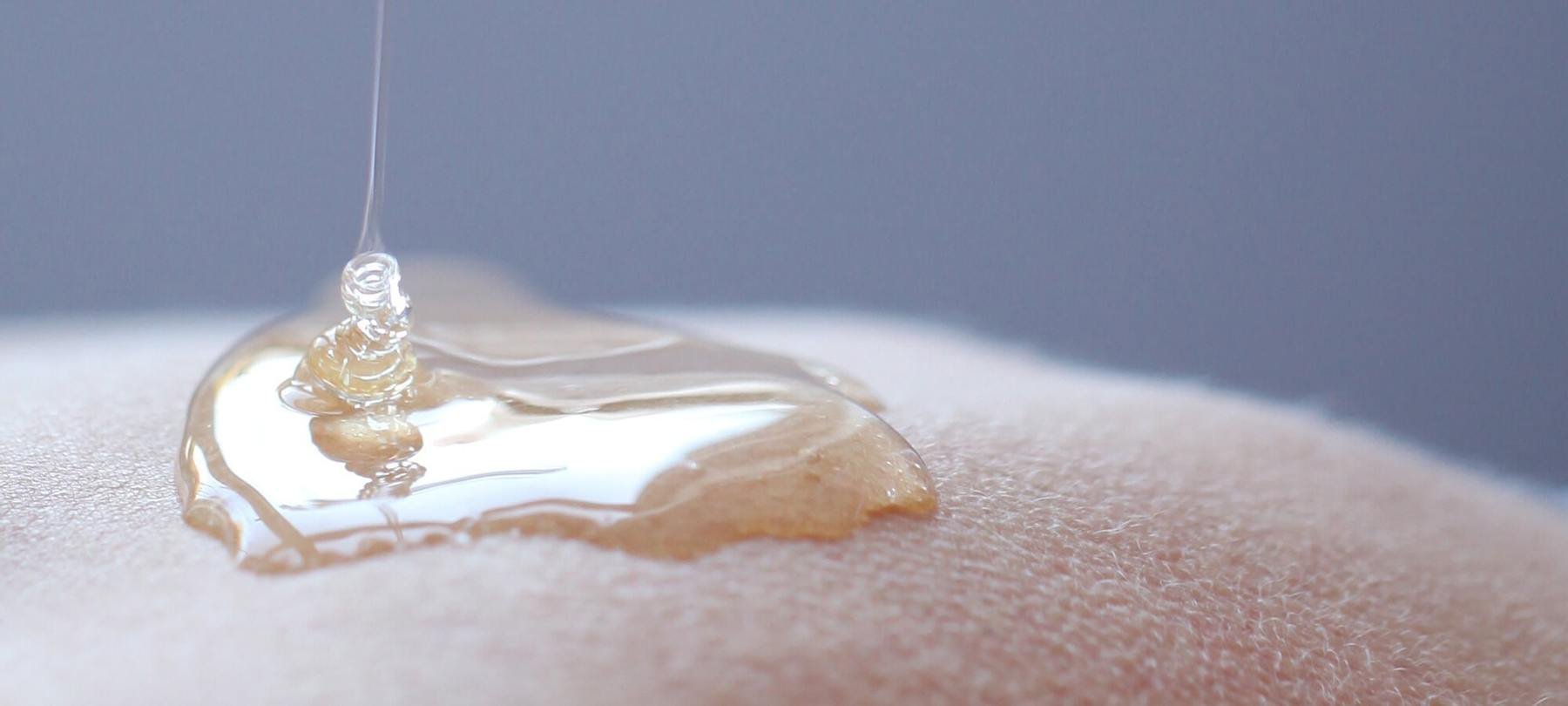 2 ESSENCE   SERUM  KETAHUI PERBEDAAN DAN MANFAATNYA UNTUK KULIT ANDA Min