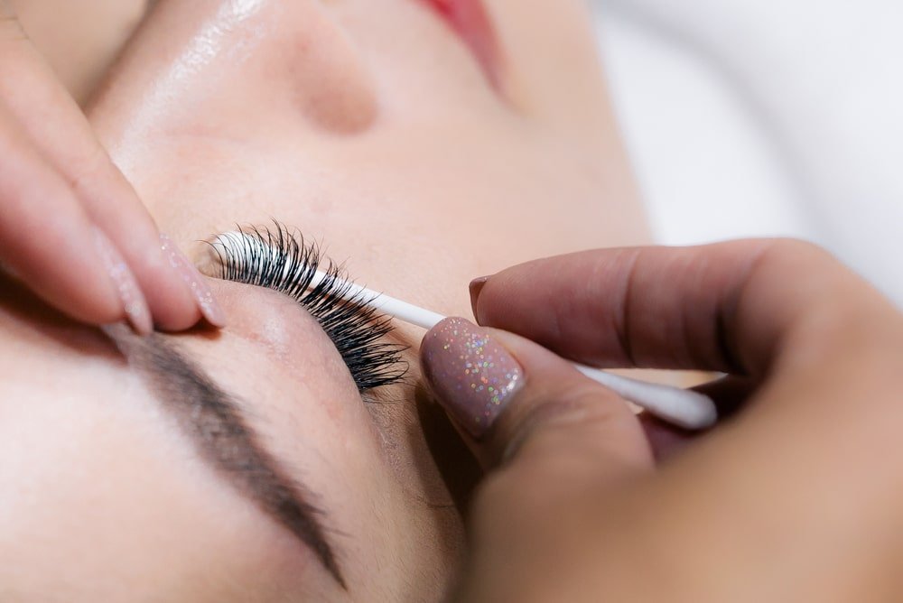 24 Cara Menghilangkan Lem Bulu Mata