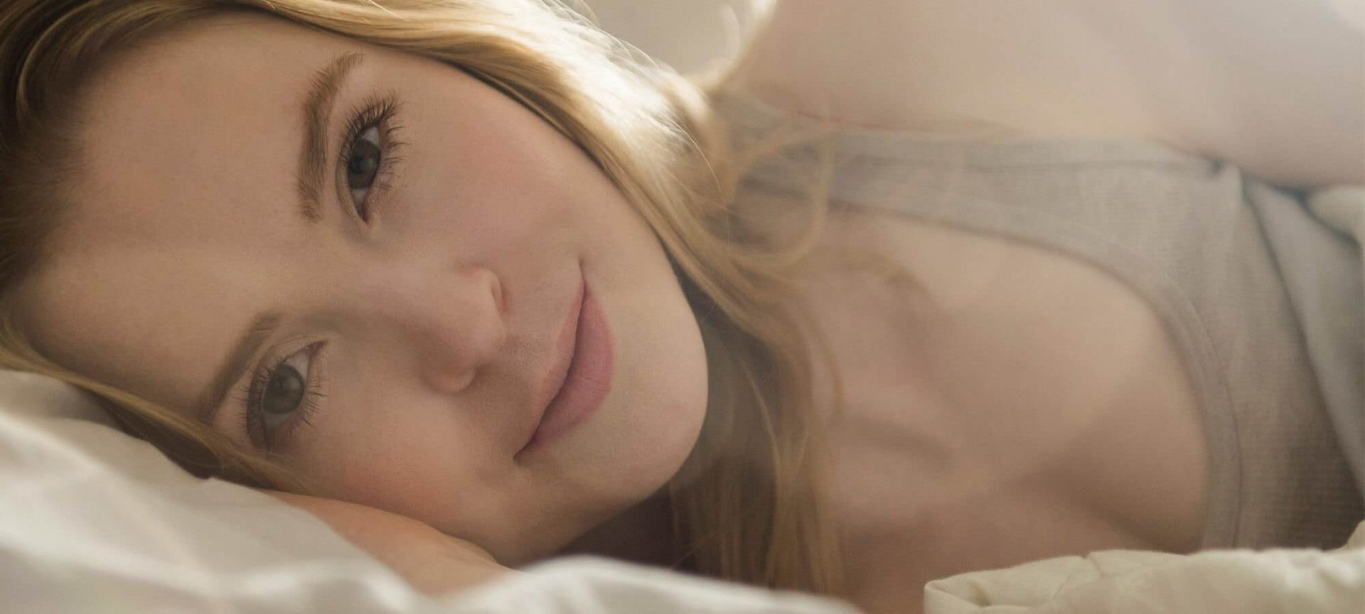 5 Cara Menghindari Terbentuknya Kerutan Wajah Saat Tidur Min